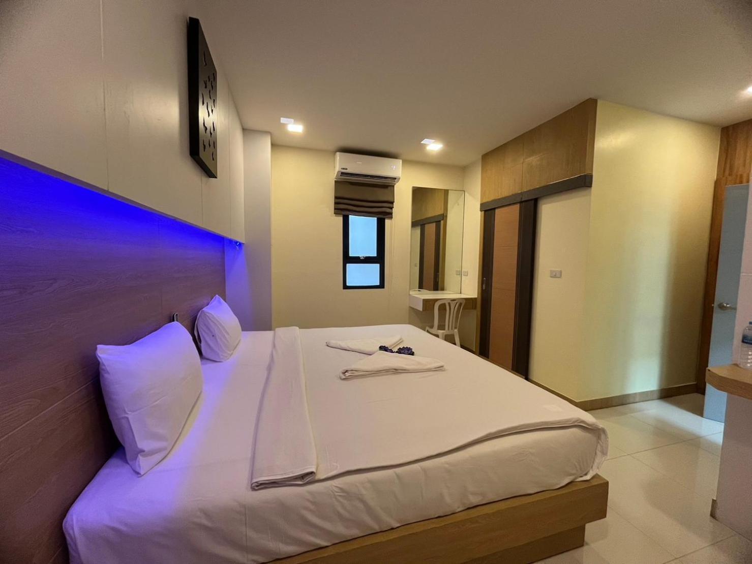 I Am O'Tel Patong Hotel Екстериор снимка