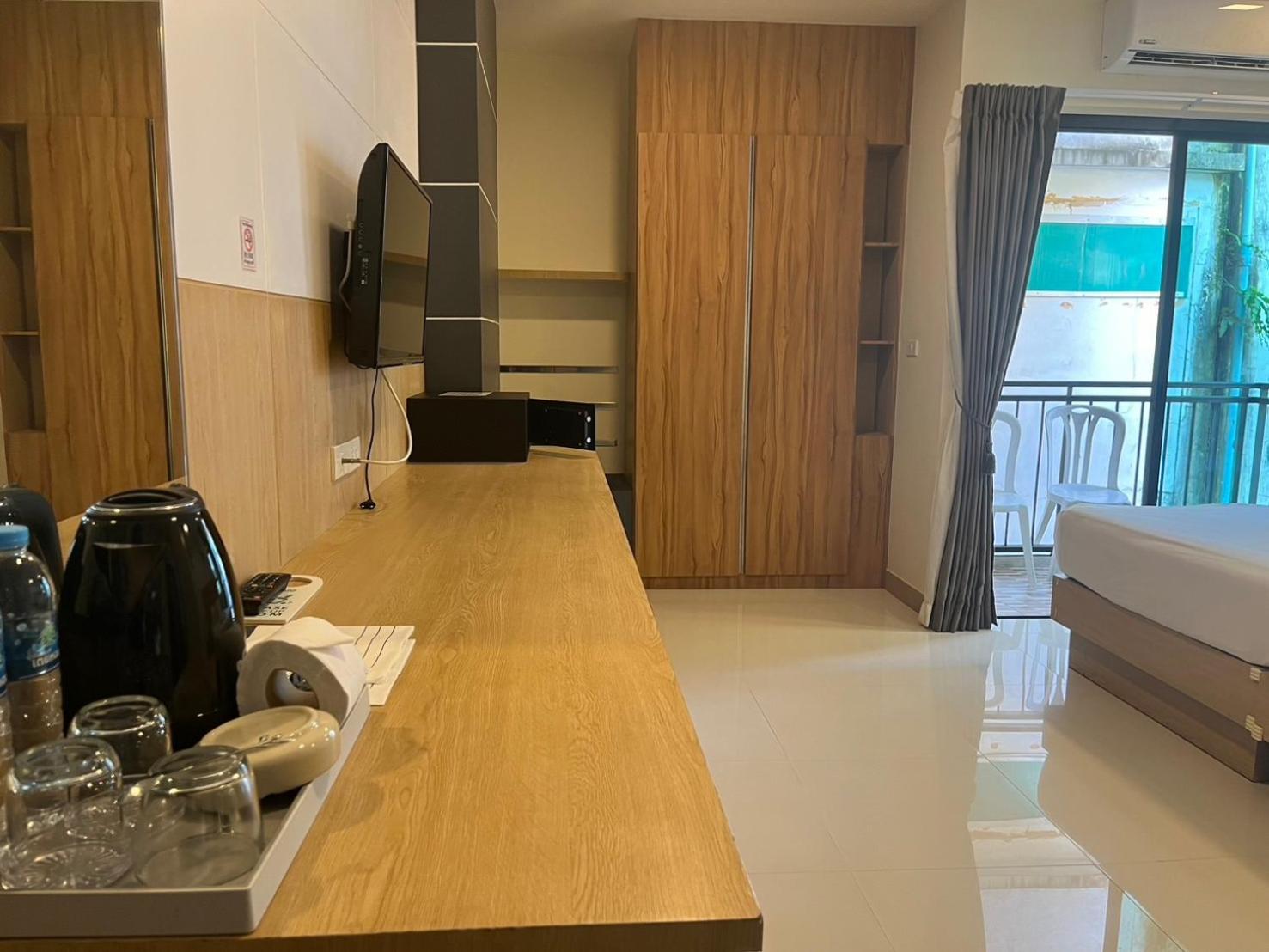 I Am O'Tel Patong Hotel Екстериор снимка